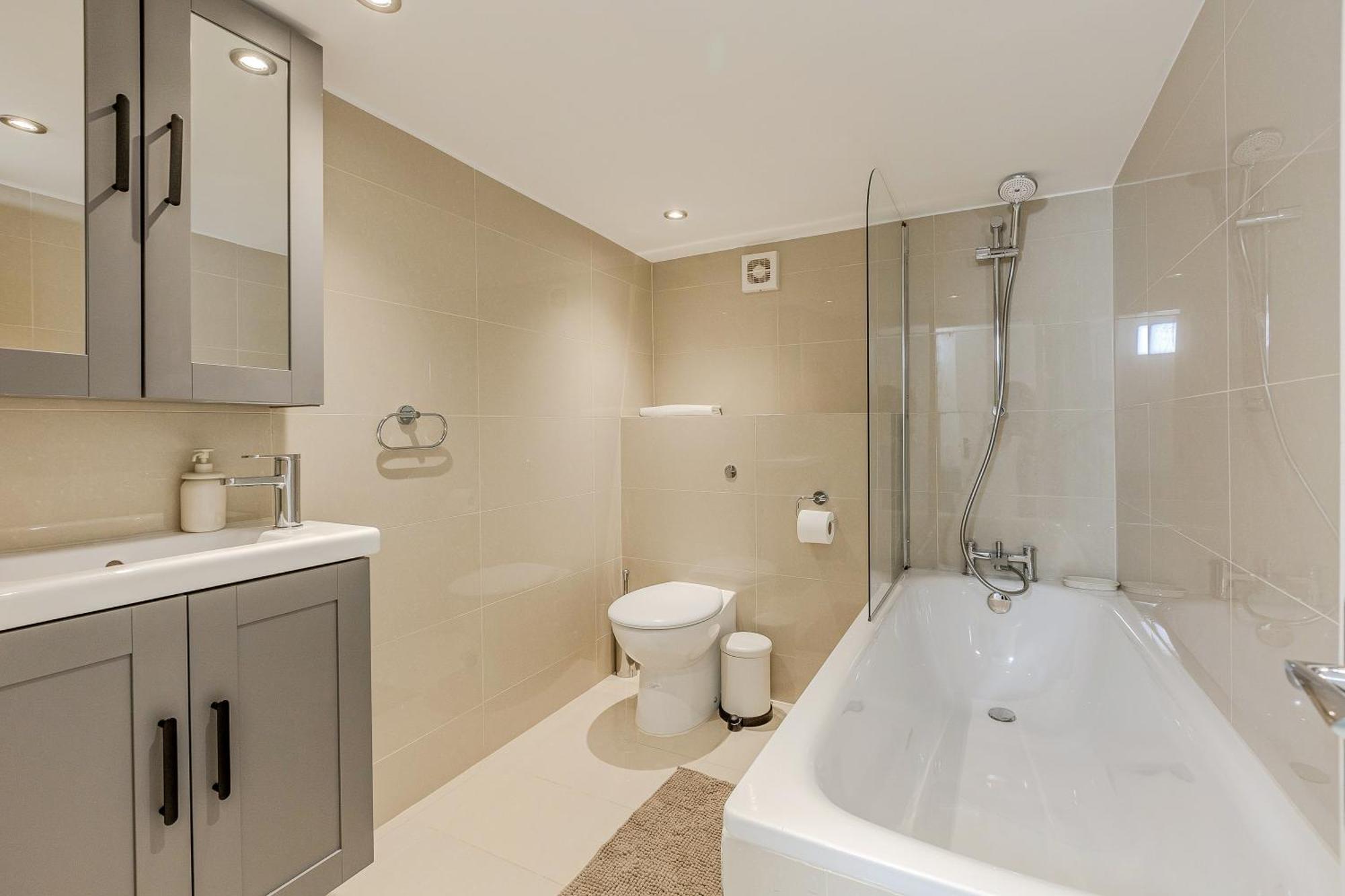 3br 3lvl Flat In Camden, 5 Mins Camden Town Tube * Londra
