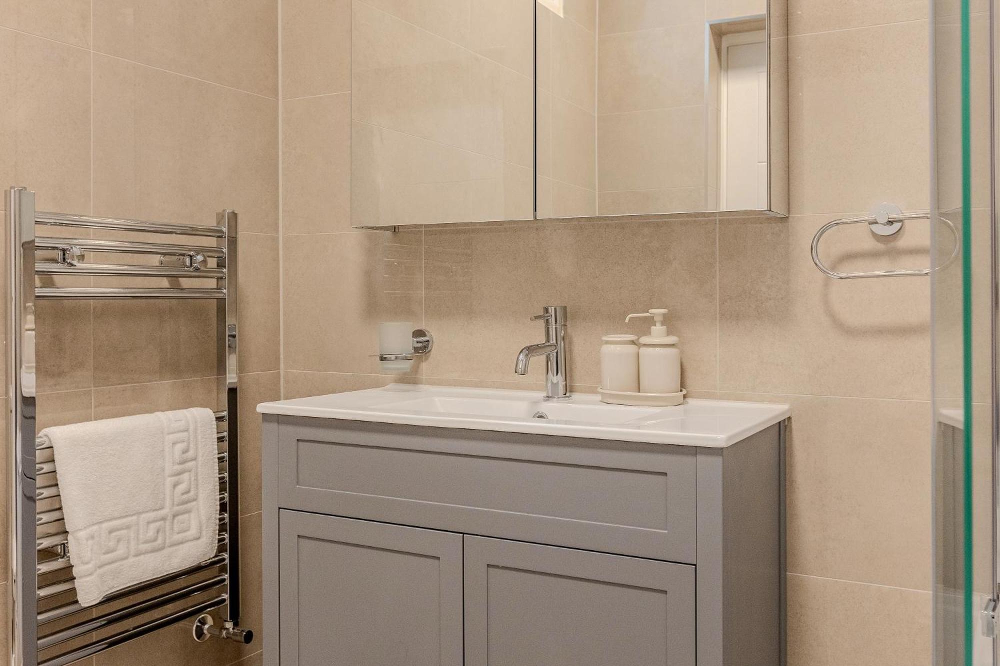 3br 3lvl Flat In Camden, 5 Mins Camden Town Tube Appartamento